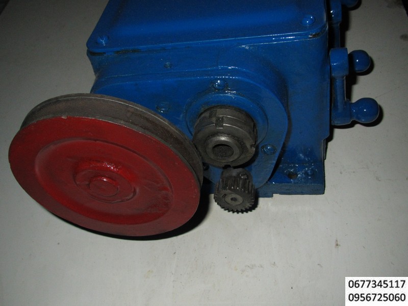 Токарно-винторезный станок ТВШ-2 , шпиндельная бабка, токарный патрон, станок токарный самодельный, школьник , шпиндель км 2 , отверствие в шпинделе 15 мм,  шаг нарезаемых резьб 0,6; 0,8: 1,0 мм, коробка школьник